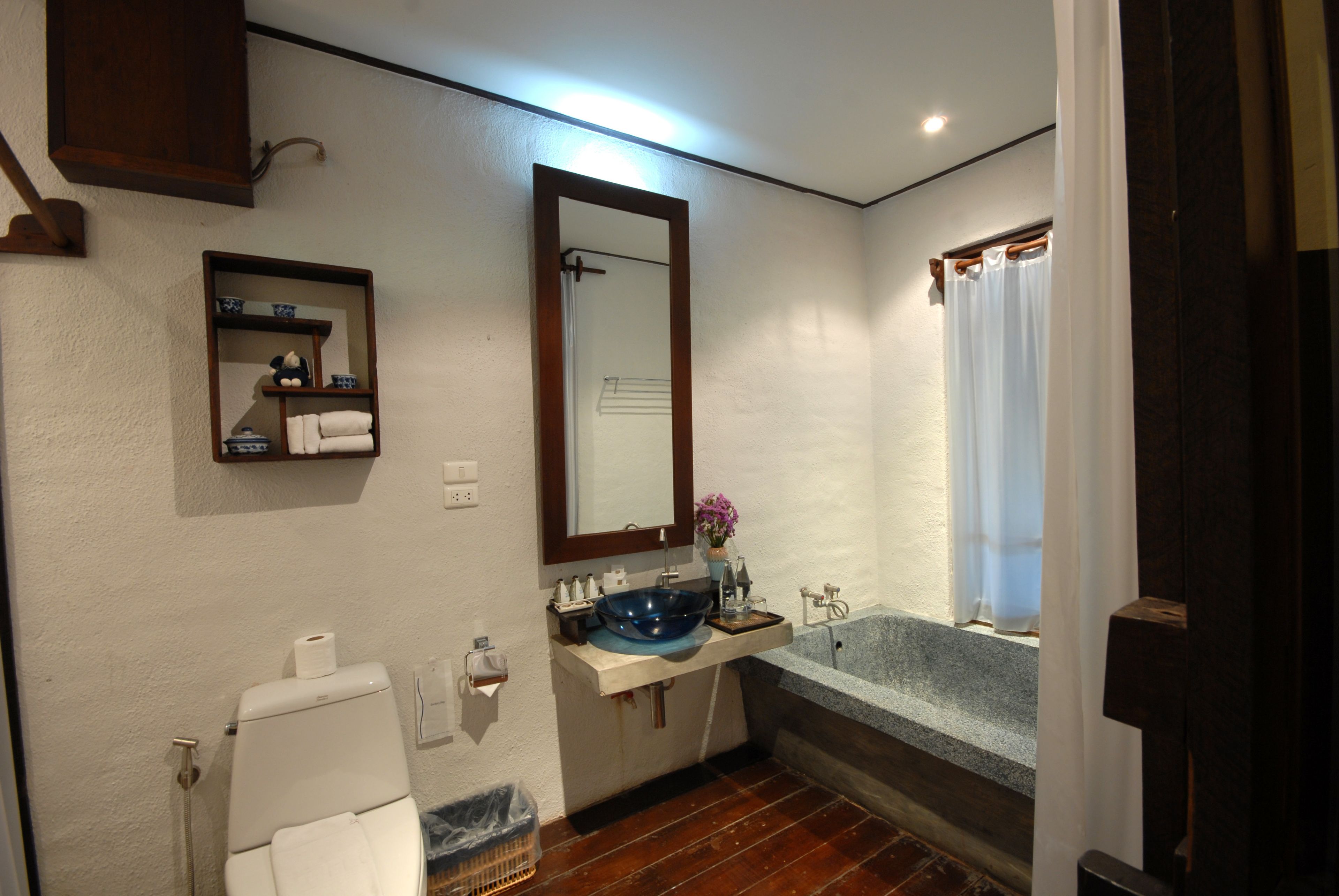 A bathroom with a toilet, sink, and bathtub.