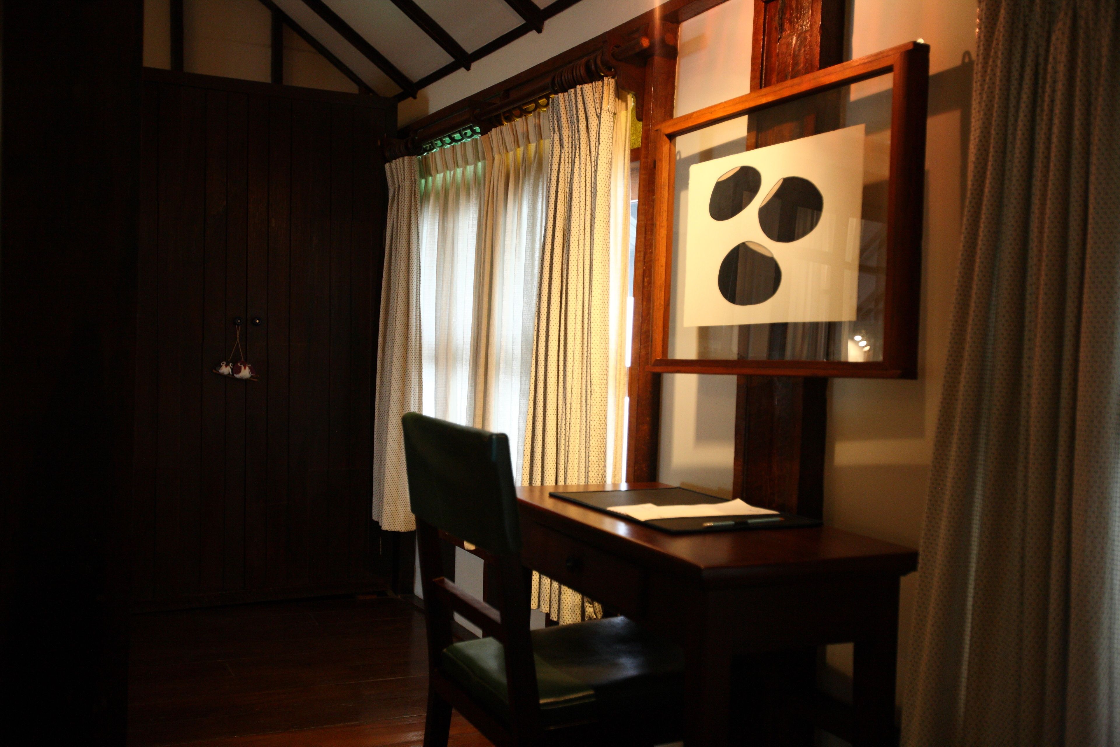 junior suite, 1 king bed | in-room business centre