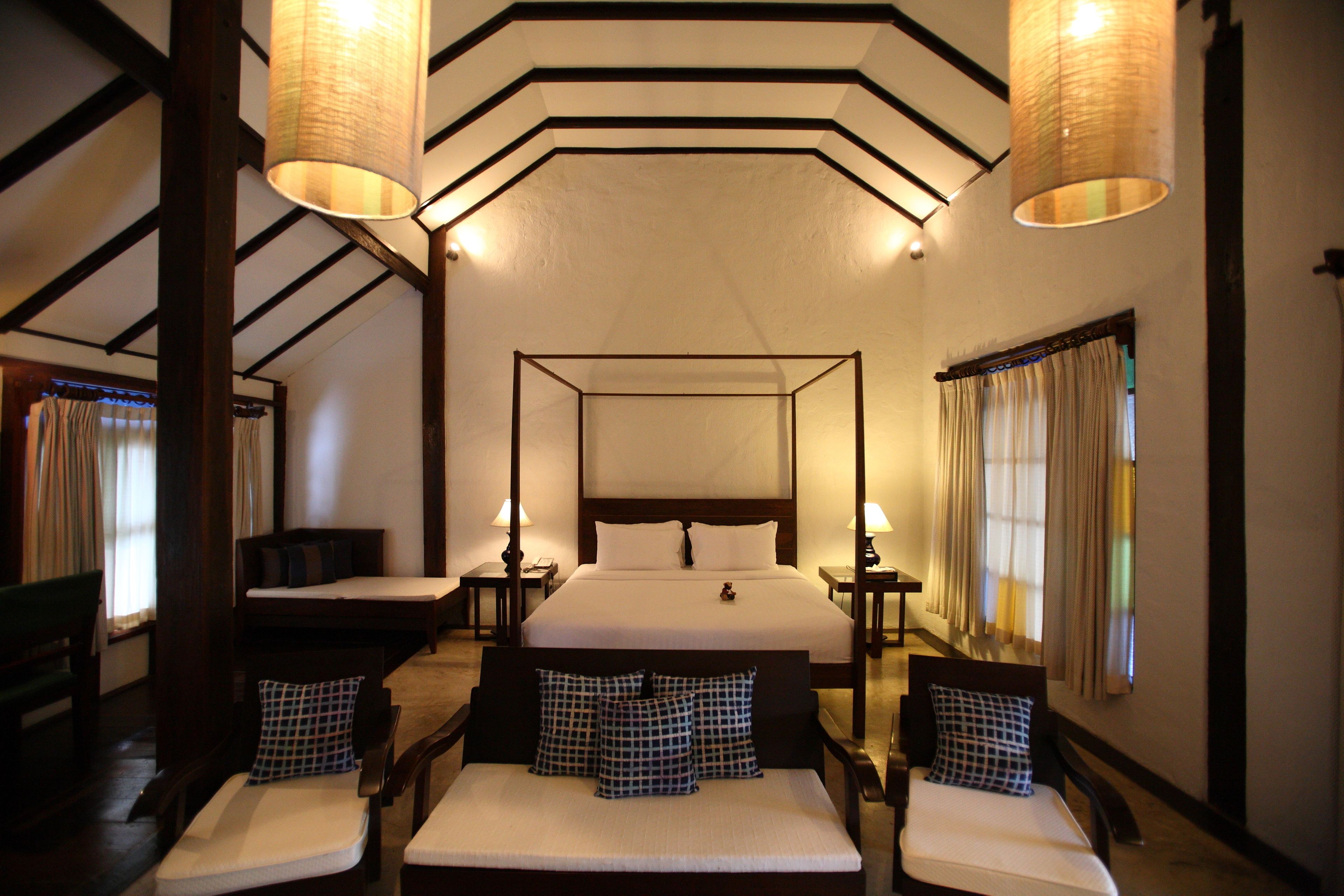 junior suite, 1 king bed | premium bedding, minibar, in-room safe, desk