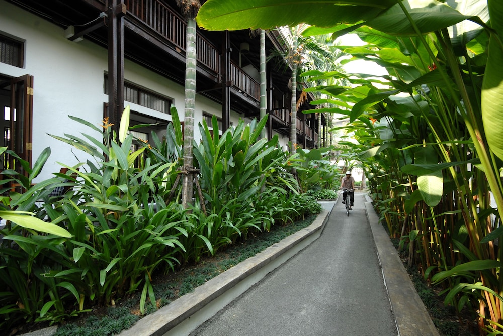 Banthai Village by null