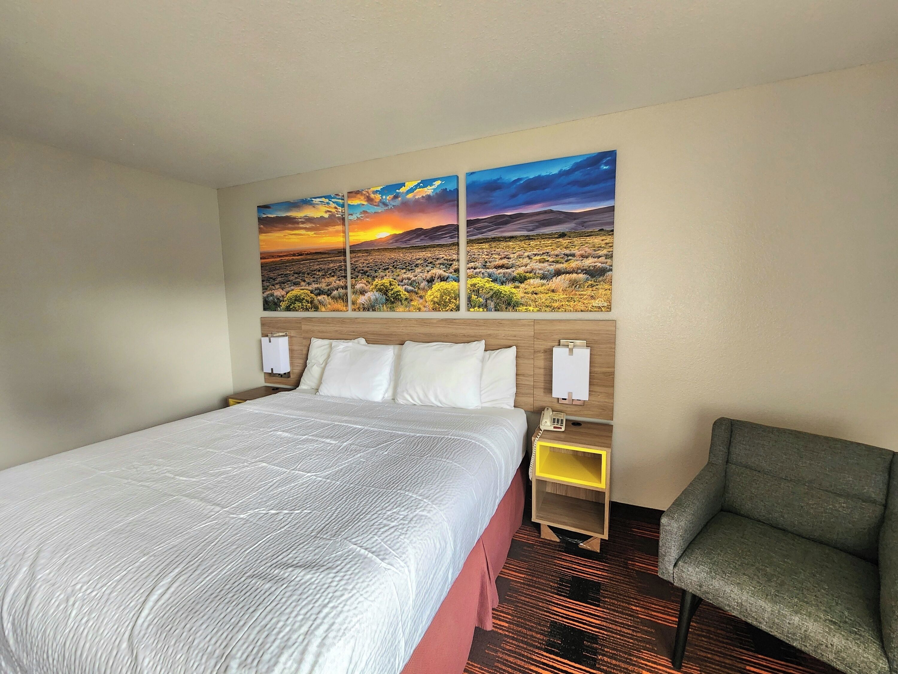 Room, 1 King Bed, Accessible, Non Smoking (Mobility,Tub w/Grab Bars) | Desk, blackout drapes, iron/ironing board, rollaway beds (surcharge)