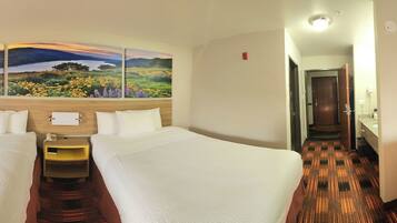 Zimmer, 2 Queen-Betten, Nichtraucher, Kühlschrank und Mikrowelle | Schreibtisch, Verdunkelungsvorhänge, Bügeleisen/Bügelbrett