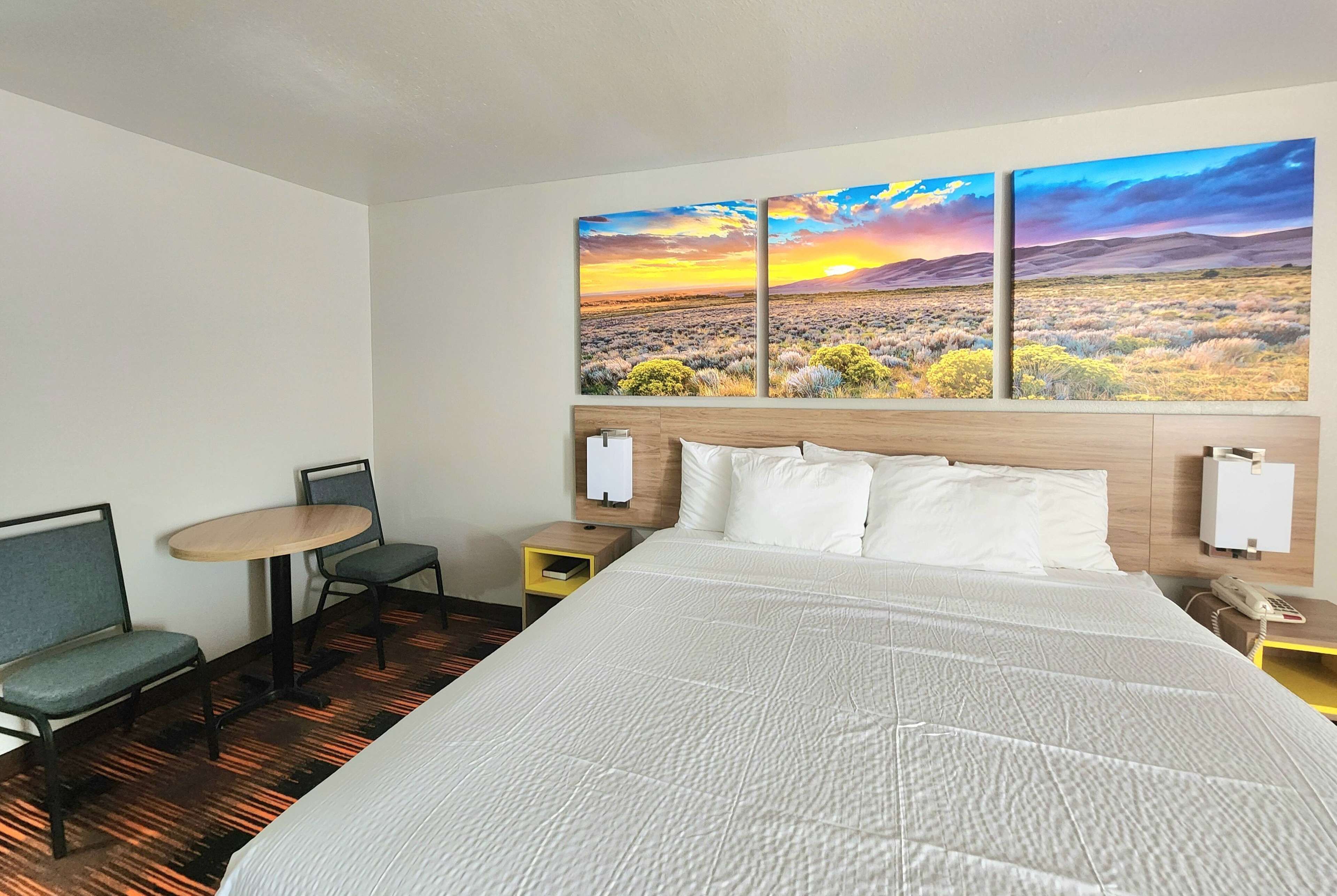 ルーム キングベッド 1 台 禁煙 冷蔵庫 & 電子レンジ | デスク、遮光カーテン、アイロン / アイロン台、可動式ベッド