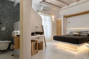 Honeymoon Double Room, 1 Queen Bed, Sea View | Egyptian cotton sheets, Select Comfort beds, in-room safe - Hotel Galini (Naxos)