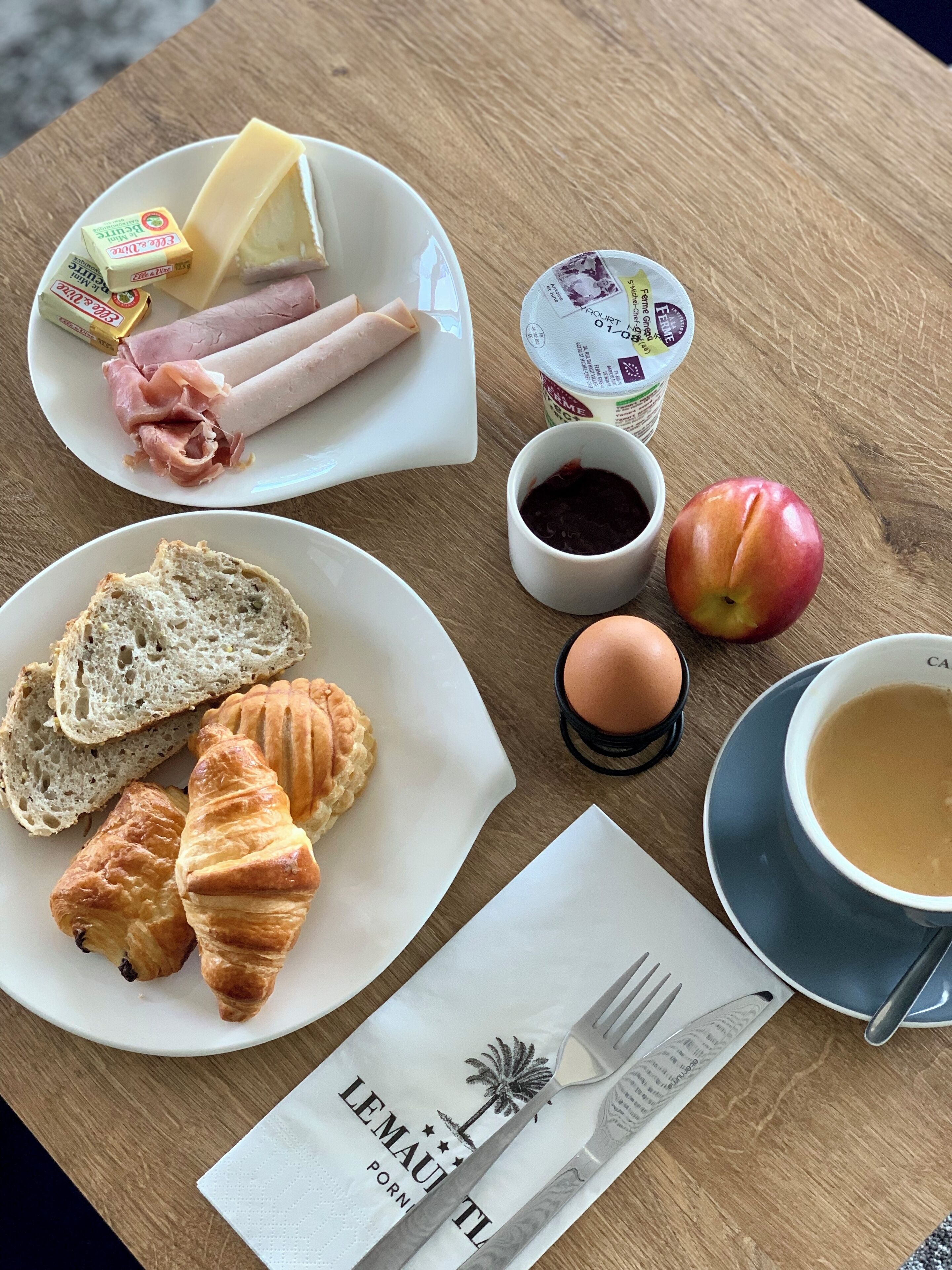 daily buffet breakfast (eur 14 per person)