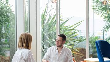 Dagelijks ontbijtbuffet (EUR 14 per persoon)