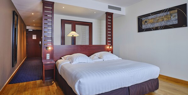Privilege Double Room | Premium bedding, in-room safe, desk, laptop workspace