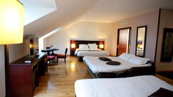 Phòng Deluxe (Privilege) | Bộ đồ giường cao cấp, két bảo mật tại phòng, bàn