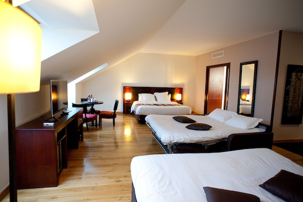 Literie de qualité supérieure, coffres-forts dans les chambres, bureau