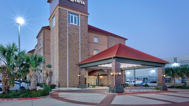 A hotel with a prominent sign reading "LA QUINTA" and a covered entrance area.