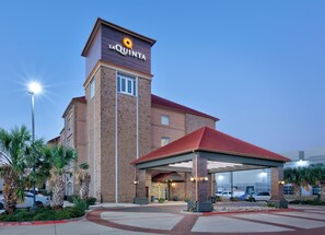 Front of property - La Quinta Inn & Suites by Wyndham Dallas - Hutchins (Hutchins)