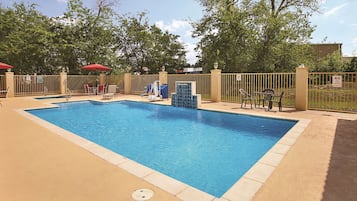 Kolam renang outdoor