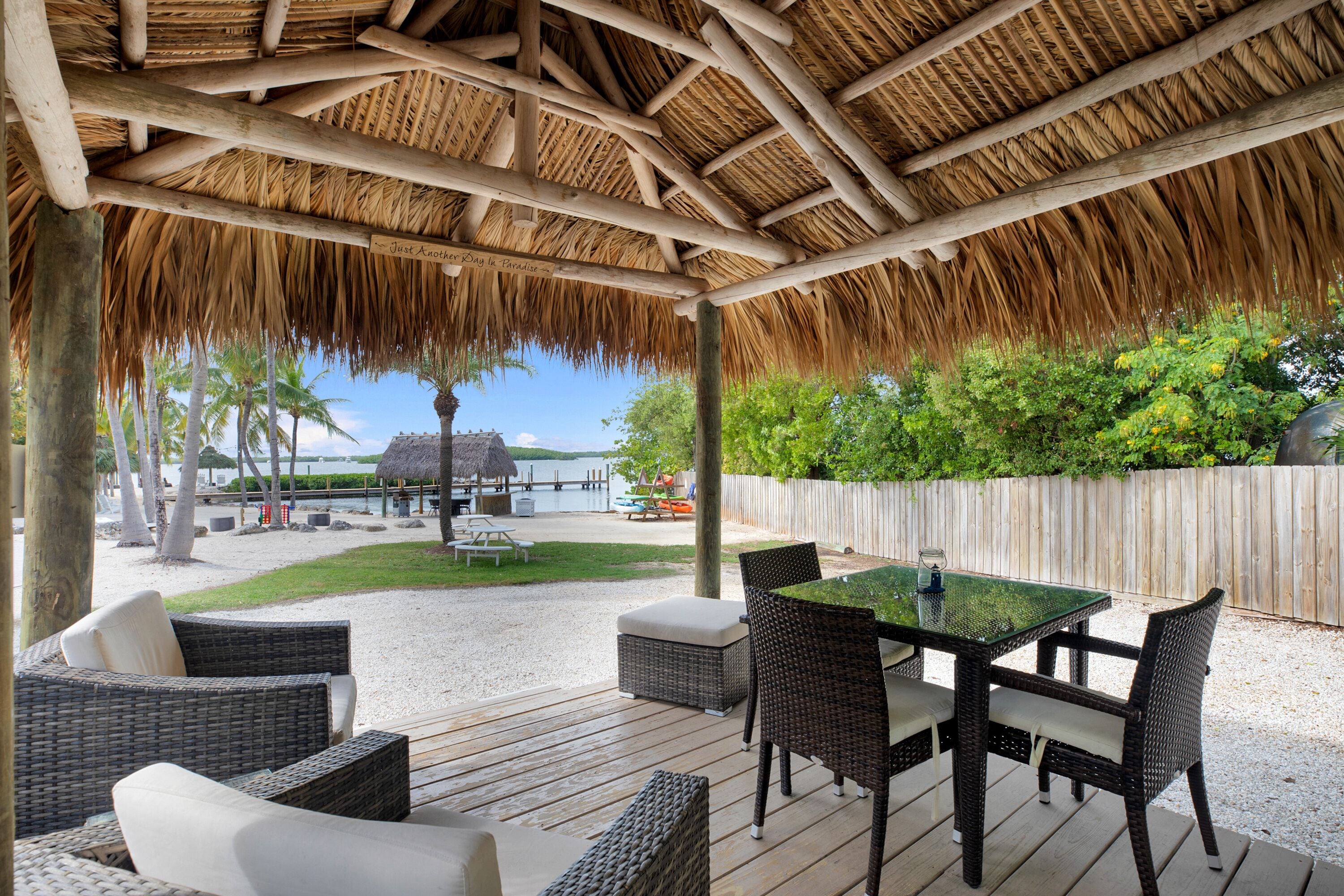 Casa de campo, vista a la bahía (Premium View with Tiki Porch) | Vista a la playa o el mar