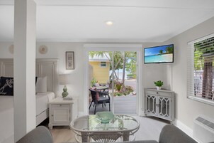 Suite, Bay View (Tropical) | Individually decorated, individually furnished, iron/ironing board