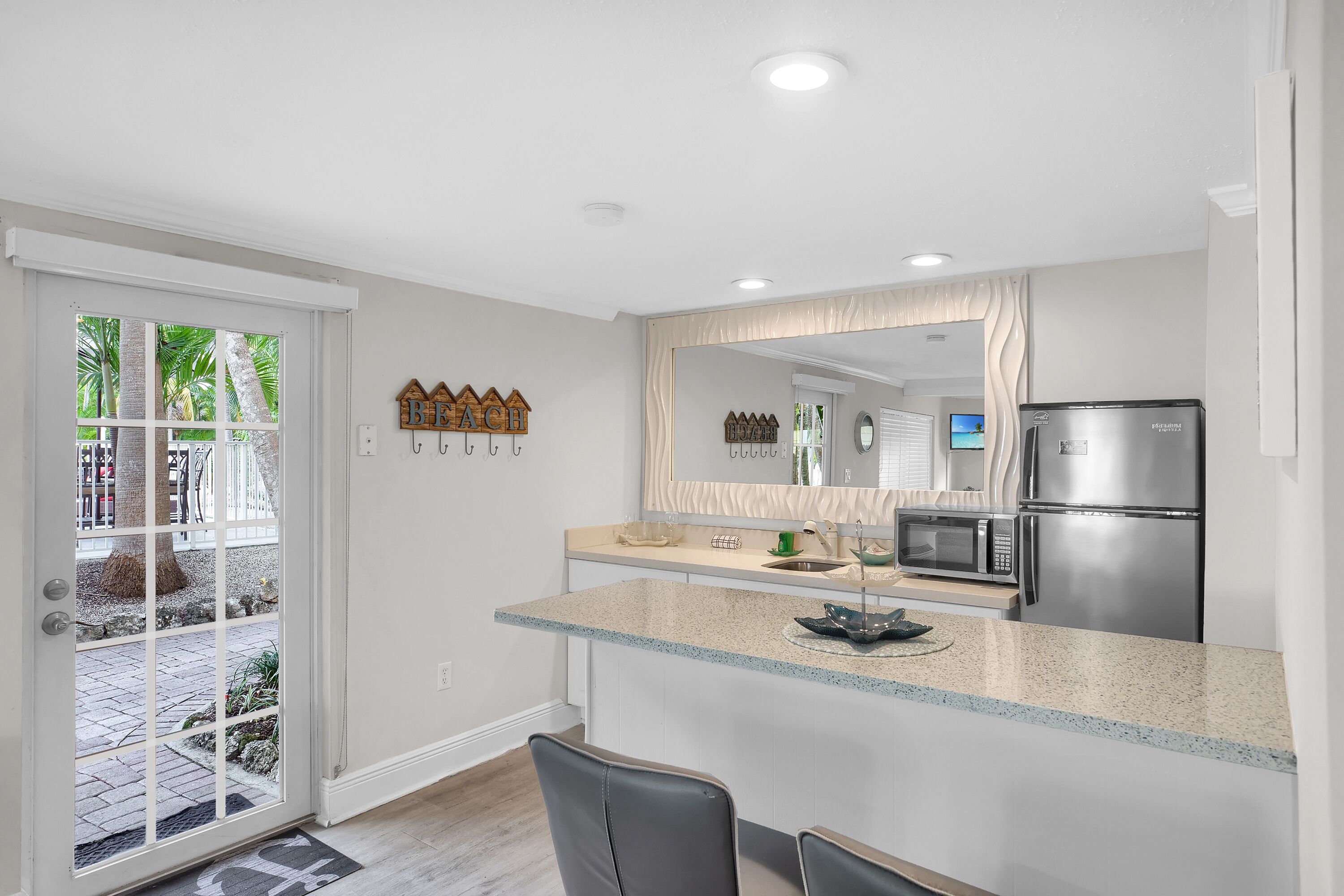 suite, bay view (tropical) | private kitchen | fridge, microwave, coffee/tea maker