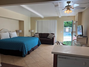 Studio Suite Standar | 1 kamar tidur, setrika/meja setrika, Wi-Fi gratis, dan seprai linen