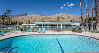The Villas of Palm Springs by CoolVacay