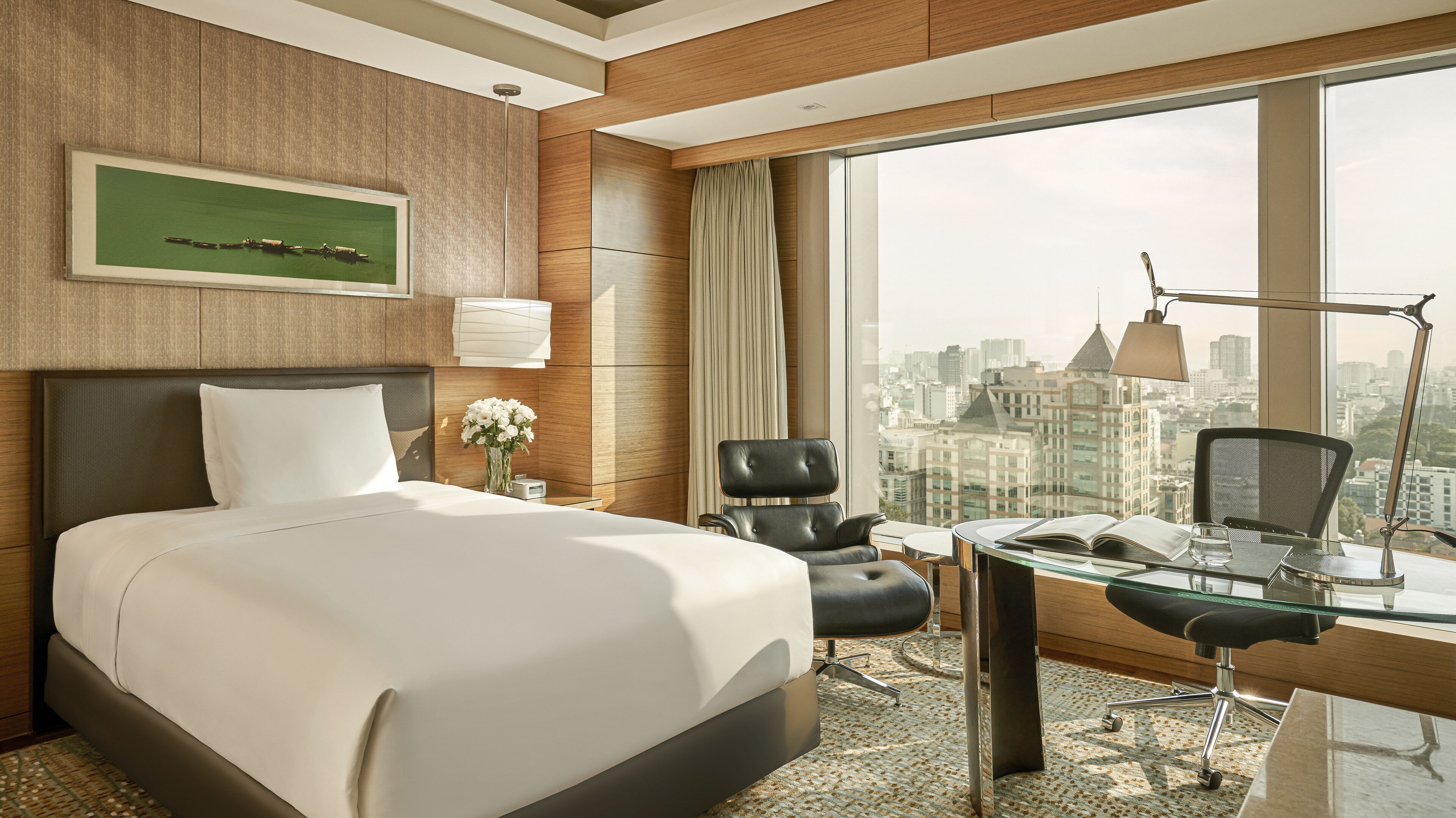 premium bedding, pillow-top beds, minibar, in-room safe