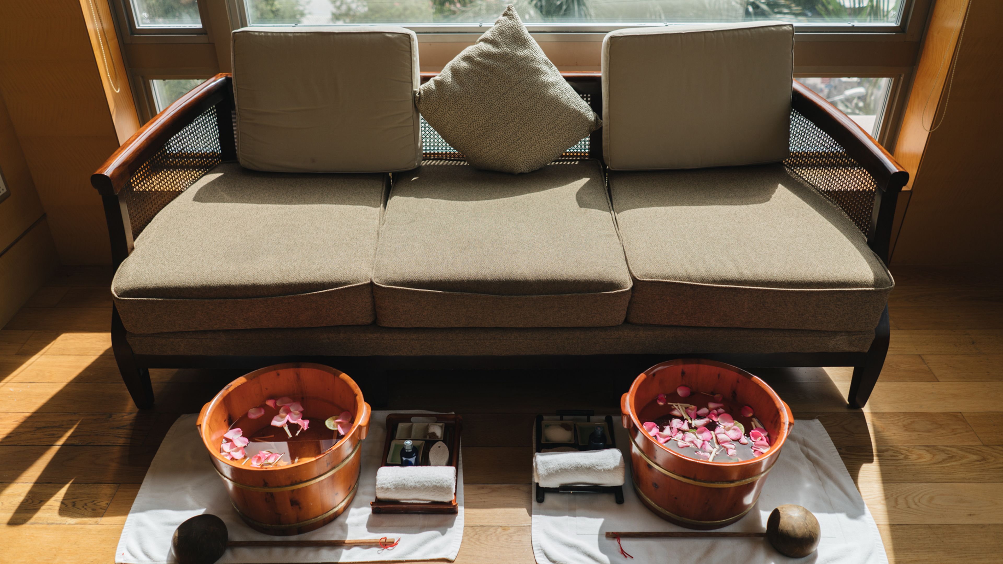 couples treatment room(s), sauna, steam room, body treatments