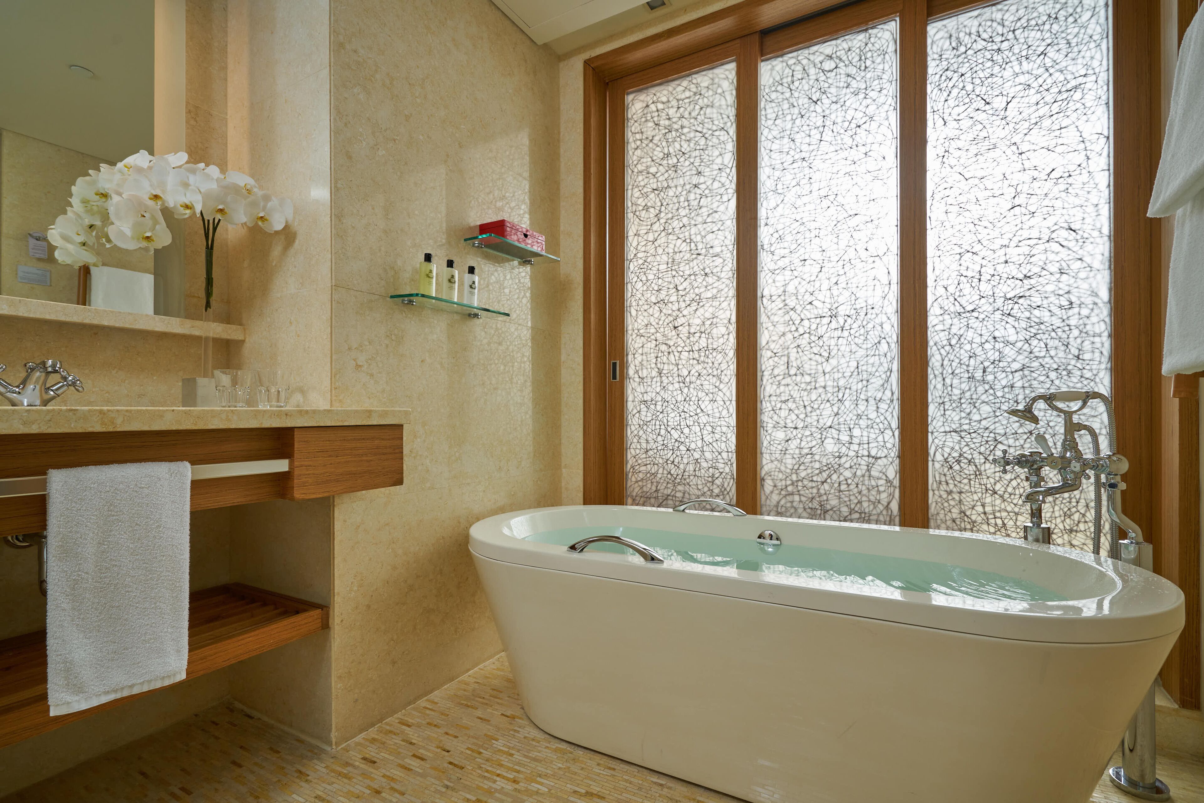 separate bathtub and shower, rainfall showerhead, free toiletries