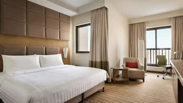 Seprai premium, selimut bulu angsa, bantalan ekstra lembut, dan minibar