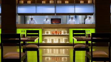 Sarapan prasmanan setiap hari (AED 59 per orang)