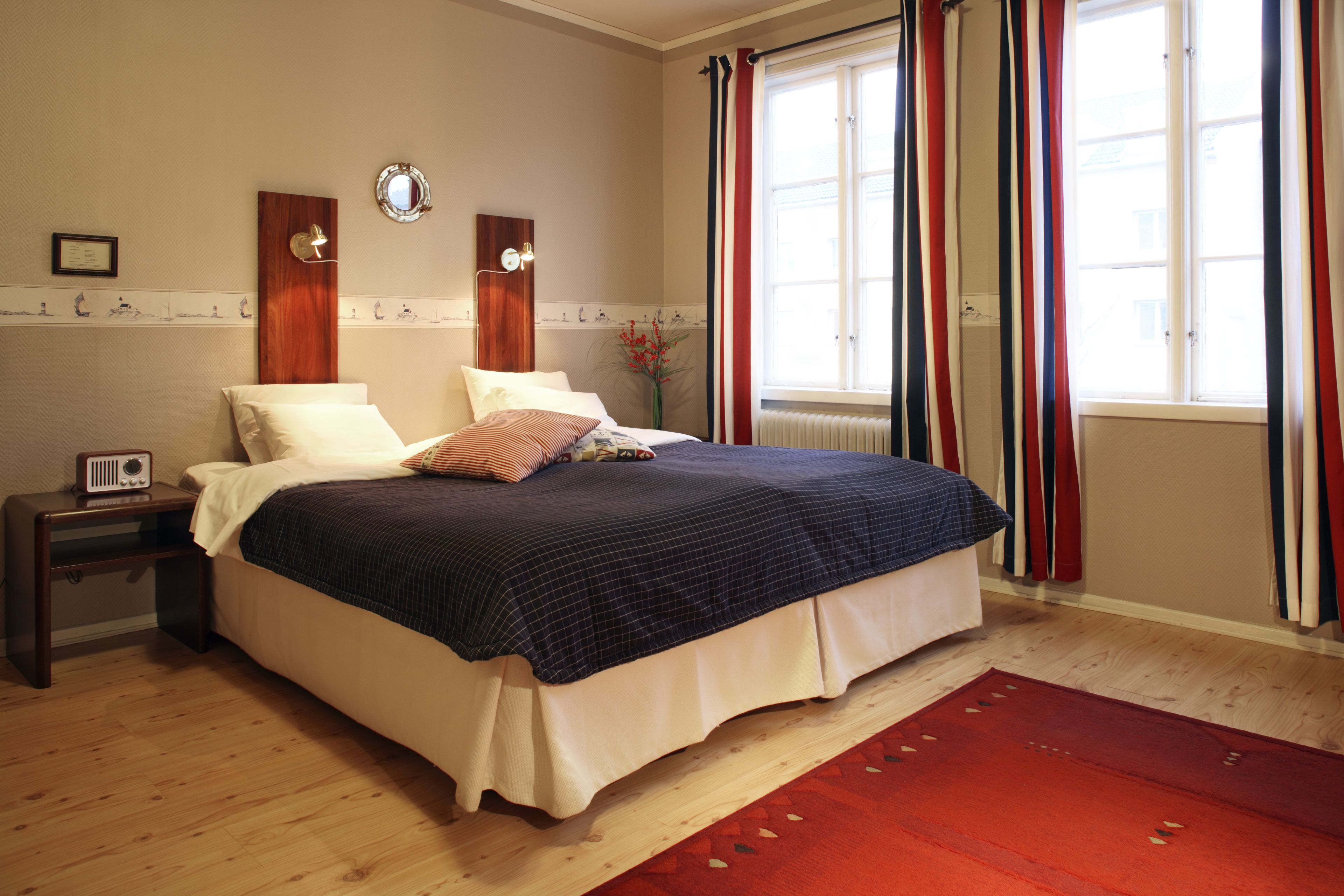 Standard Room, Non Smoking | Desk, blackout drapes, iron/ironing board, free WiFi