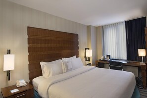 Ropa de cama de alta calidad, caja fuerte, escritorio y cortinas opacas
