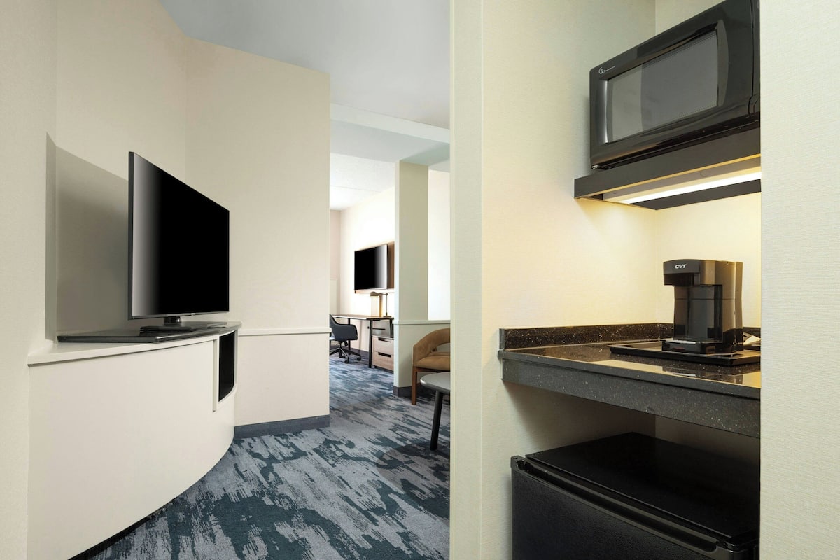 1 bedroom, hypo-allergenic bedding, in-room safe, desk