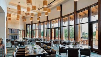 6 Restaurants; Frühstück, Mittagessen und Abendessen werden serviert