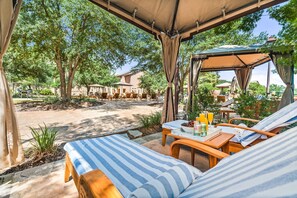 Salas de tratamiento para parejas, sauna y tina de hidromasaje 