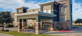La Quinta Inn & Suites by Wyndham Ft. Worth - Forest Hill TX