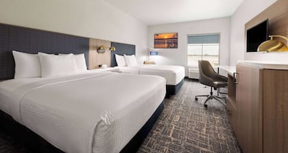 La Quinta Inn & Suites by Wyndham Ft. Worth - Forest Hill TX