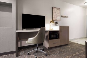 Deluxe Studio Suite, 1 King Bed, Non Smoking - La Quinta Inn & Suites by Wyndham Ft. Worth - Forest Hill TX (Fort Worth)