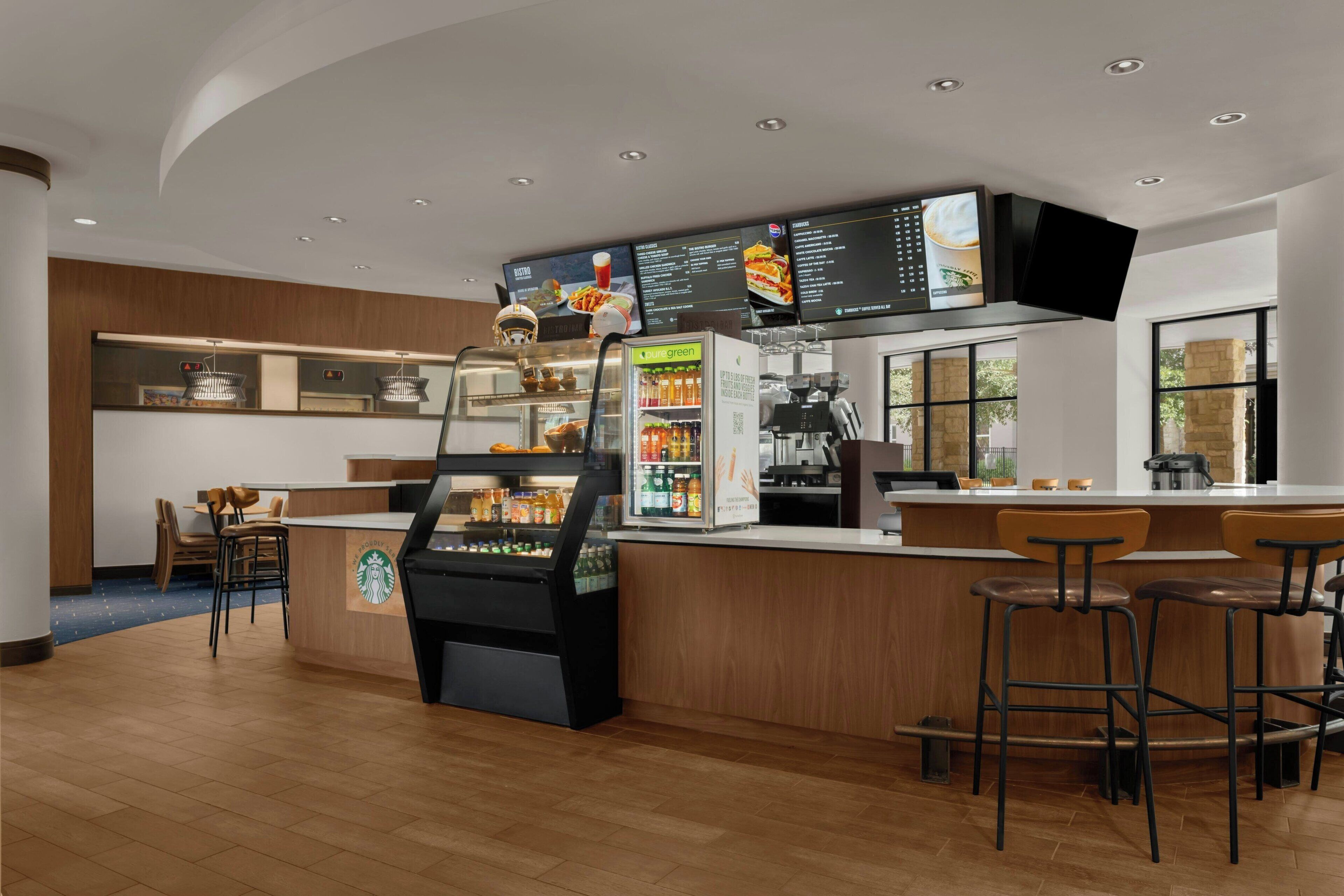 Melayani sarapan, makan siang, makan malam; sajian masakan Amerika 