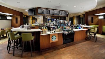 Déjeuner, dßner et souper servis sur place; cuisine américaine