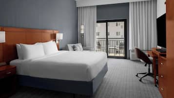 Zimmersafe, Schreibtisch, Verdunkelungsvorhänge, Bügeleisen/Bügelbrett