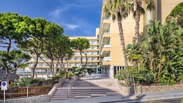 المنشأة من الخارج