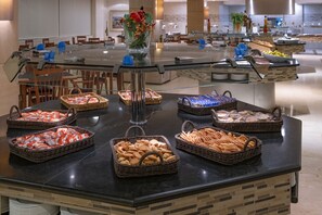 Daily buffet breakfast (EUR 10 per person) - Las Vegas (Salou)