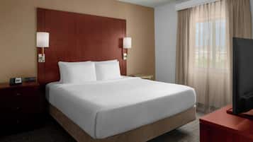 Zimmersafe, Schreibtisch, Verdunkelungsvorhänge, Bügeleisen/Bügelbrett