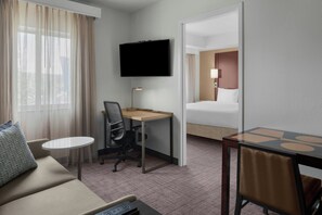 In-room safe, desk, blackout drapes, iron/ironing board - Residence Inn by Marriott San Antonio Six Flags at The Rim (San Antonio)