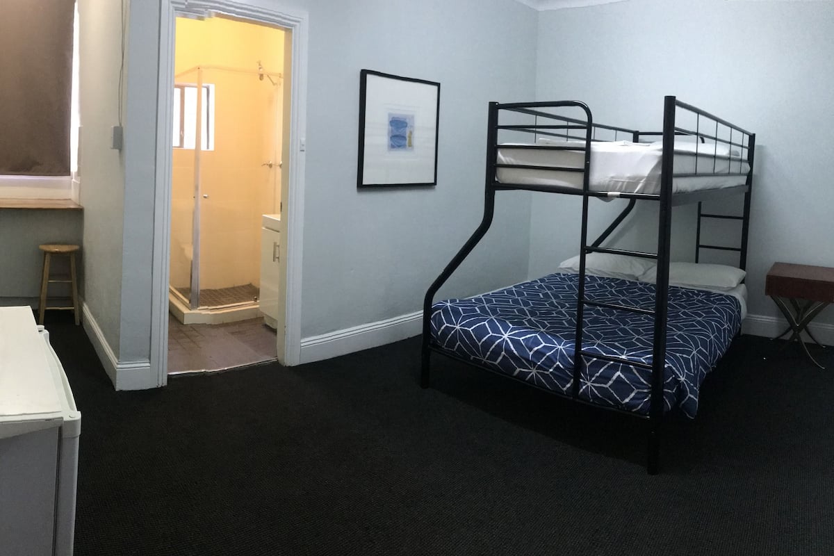 Double or Twin Room, Ensuite | Laptop workspace, blackout drapes, iron/ironing board, free WiFi
