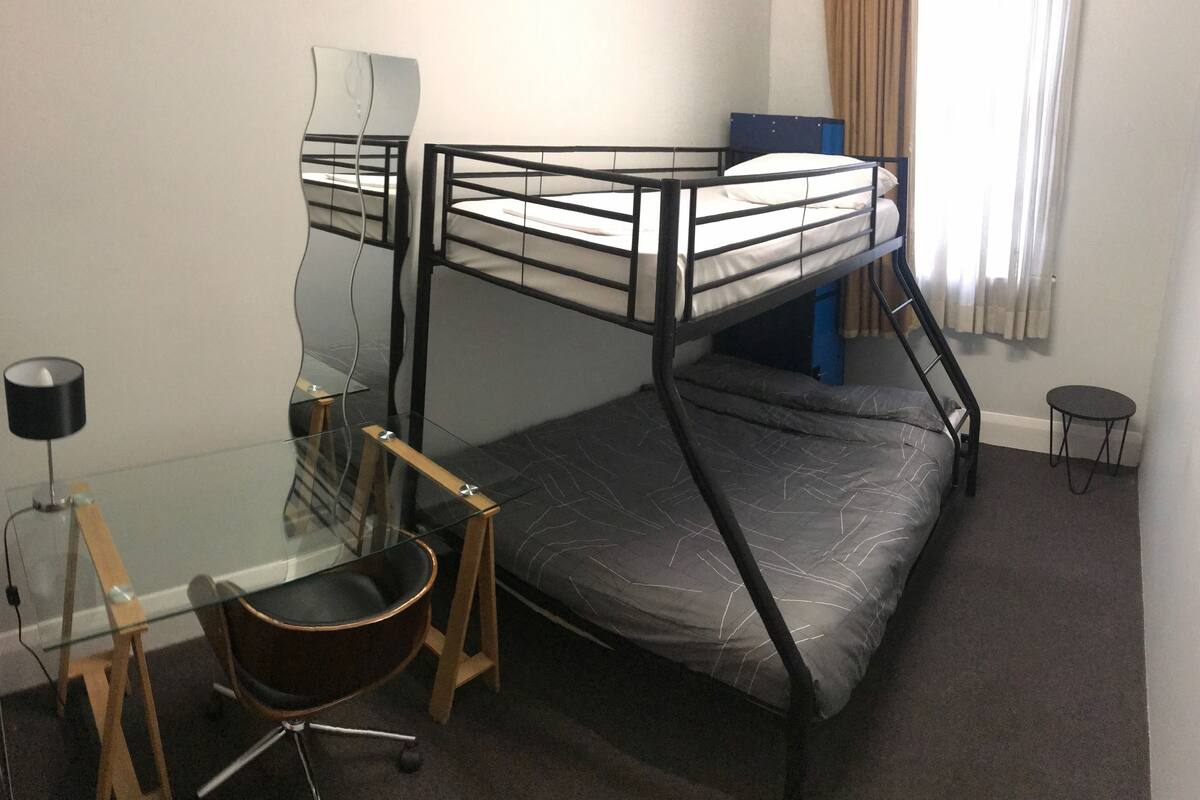 Business Double or Twin Room | Laptop workspace, blackout drapes, iron/ironing board, free WiFi