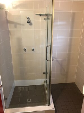 Bathroom shower - Home Backpackers (Surry Hills)