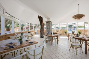Blick auf den Pool, täglich geöffnet
