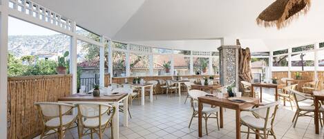 Uitzicht op het zwembad, dagelijks geopend