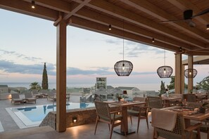 Outdoor dining - Galaxy Suites Boutique Resort (Hersonissos)