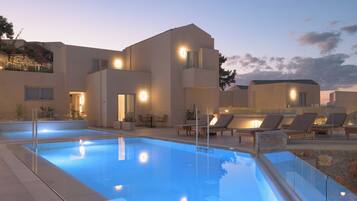 Piscina stagionale all'aperto, ombrelloni da piscina, lettini