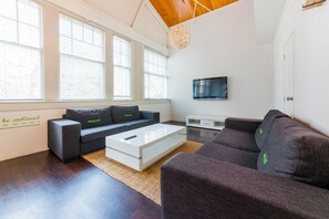 패밀리 스튜디오 스위트, 주방, 공원 전망 | 무료 WiFi, 침대 시트