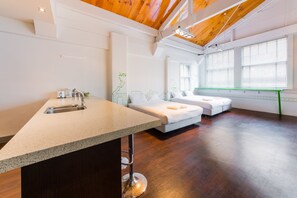 패밀리 스튜디오 스위트, 주방, 공원 전망 | 무료 WiFi, 침대 시트